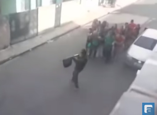 Vídeo mostra momento exato que assaltantes de loteria são mortos pela polícia em Manaus 