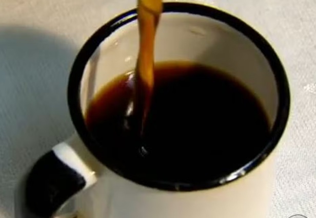 Mulher é internada com suspeita de envenenamento após tomar café em MT; marido é procurado pela polícia 