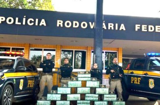 PRF apreende 330 quilos de drogas em carretas carregadas em Mato Grosso 