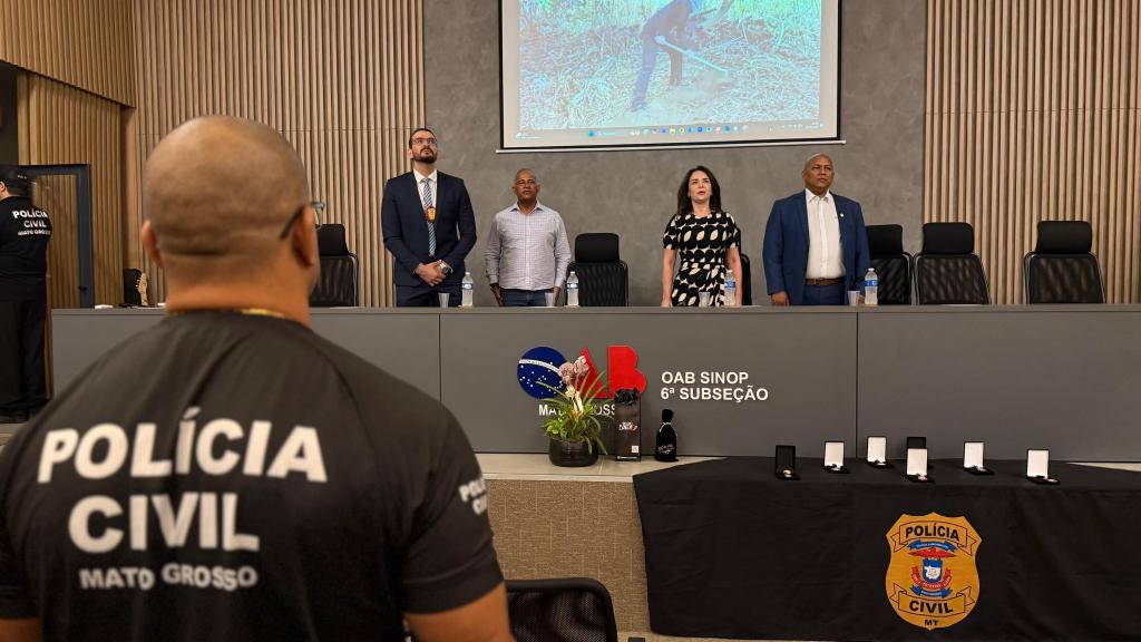 Polícia Civil entrega medalhas de mérito policial para servidores da Regional de Sinop 