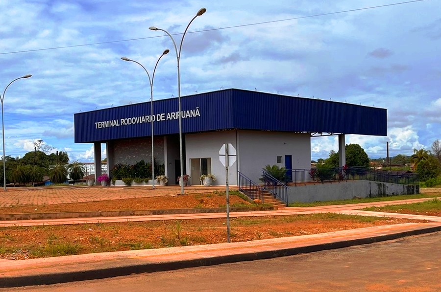 Homem é encontrado morto em terminal rodoviário de Aripuanã; polícia investiga causa da morte 