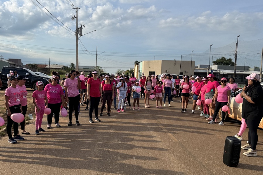 Caminhada Outubro Rosa reúne dezenas de participantes em Aripuanã e celebra a força das mulheres na luta contra o câncer 