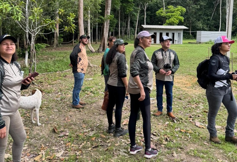 Alunos do curso Técnico em Guia de Turismo realizam aula de campo sobre observação de aves em Aripuanã 