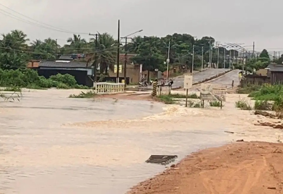 Chuva causa estragos e desabriga famílias em Colniza; veja vídeo 