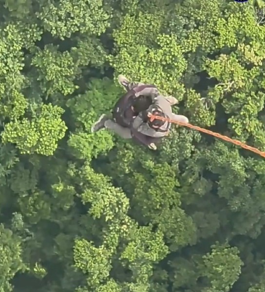 Jovem é resgatado de helicóptero após 3 dias perdido na mata em Juína 