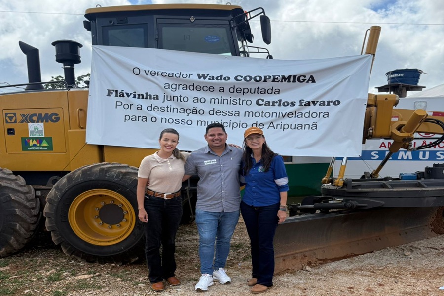 Entrega de motoniveladora fortalece produtores rurais de Aripuanã 