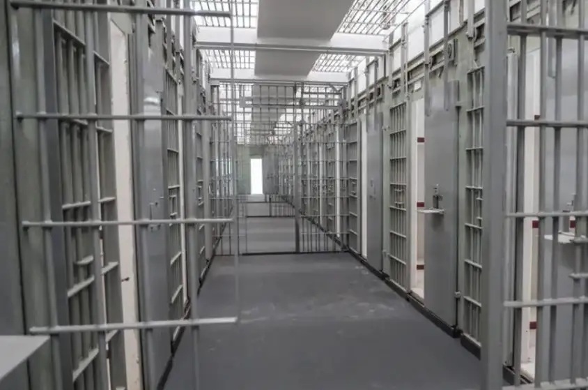 Presos dormindo em banheiros: presídios de MT operam com 23% acima da capacidade 