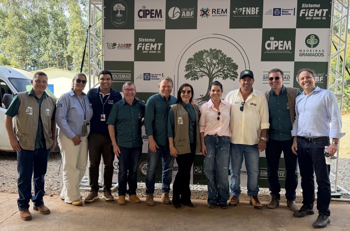 Comitiva de Aripuanã participa da maior edição do Dia na Floresta e reforça protagonismo do setor madeireiro 