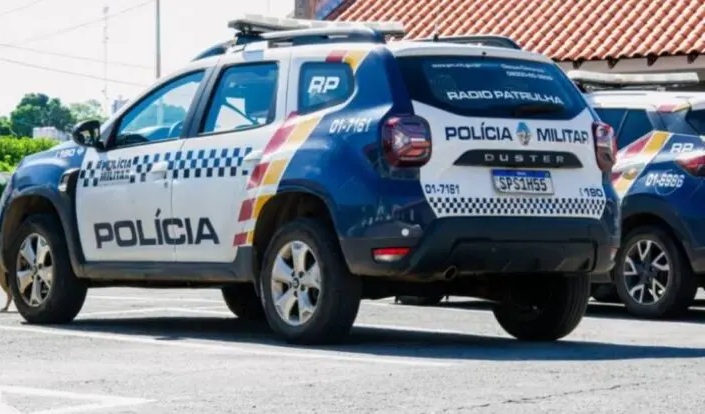 Motorista de Hilux é preso com arma municiada e 20 munições 