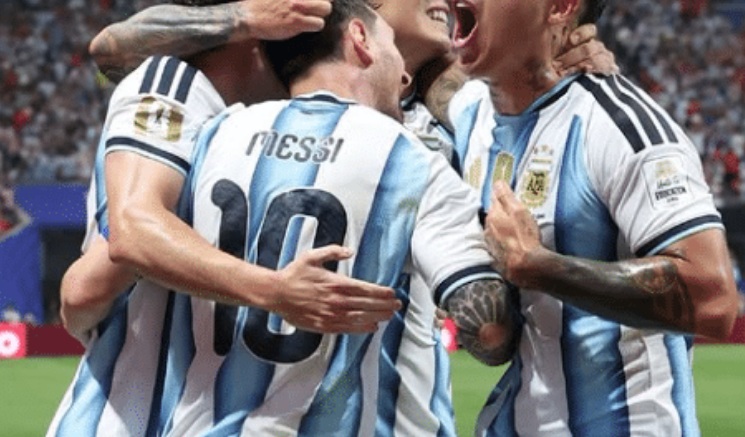 Argentina consegue virada histórica sobre o Egito e avança às quartas de final da Copa 