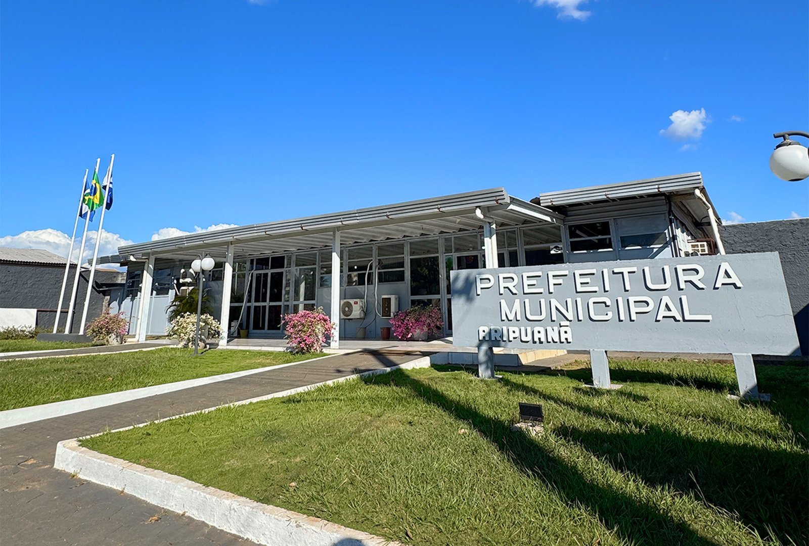 Prefeitura esclarece destinação e uso de retroescavadeira no Distrito de Conselvan 