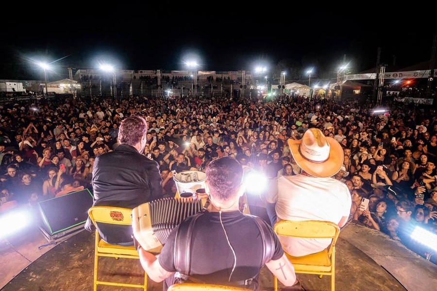 Sindicato Rural encerra 17ª Exponã e 33ª Festa do Peão com arena lotada e show de Diego & Arnaldo 